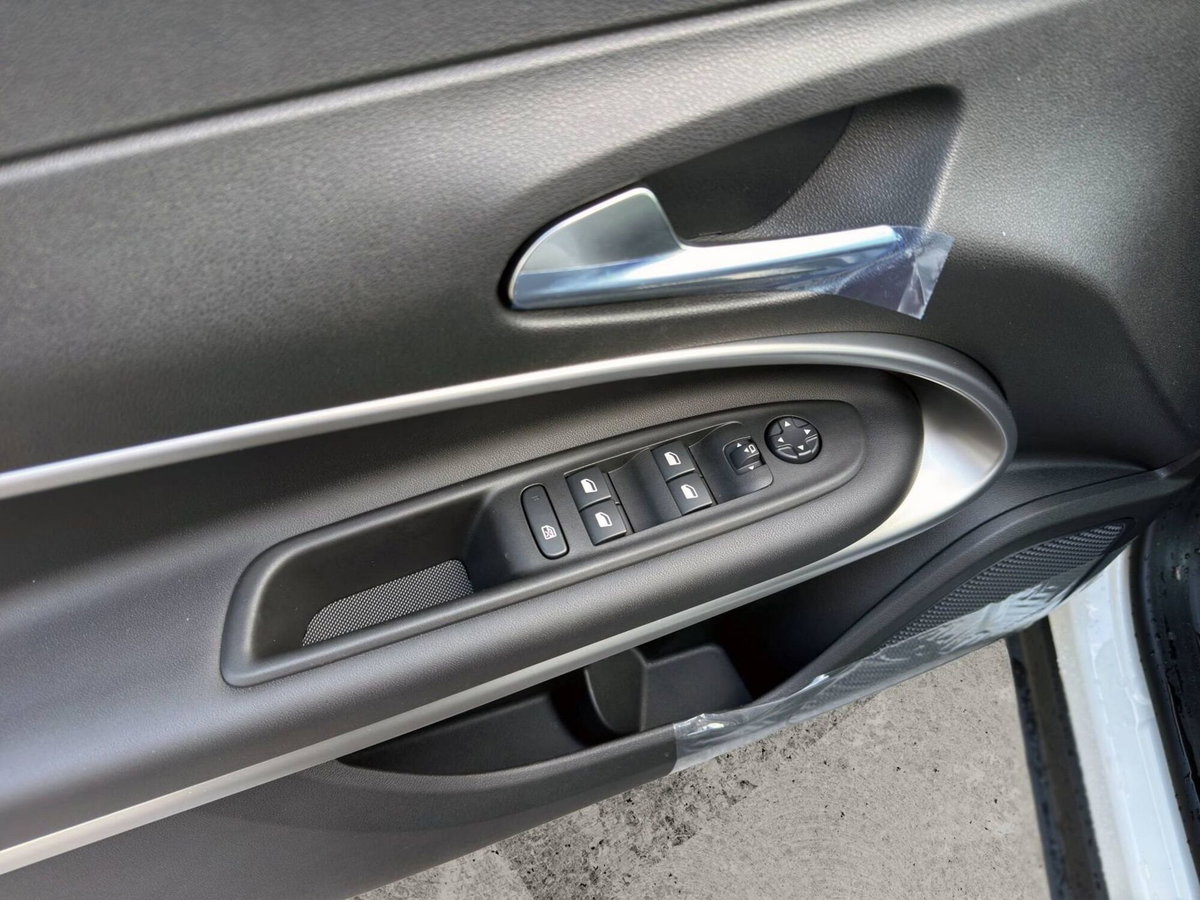 Jeep Avenger full-electric Summit fwd 156cv auto (19)