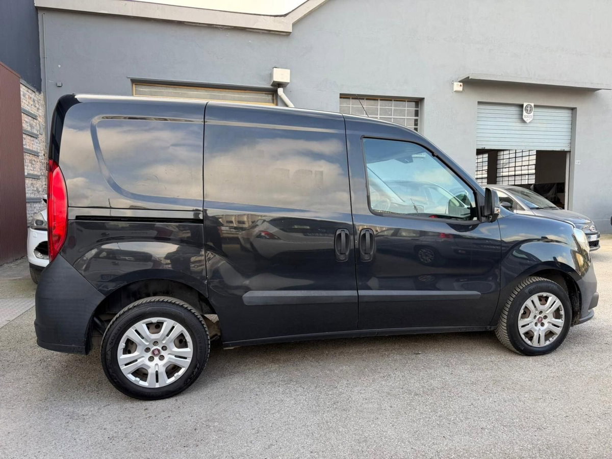 Fiat Doblò 1.6 MJT 16V 90CV Dualogic Emotion (4)