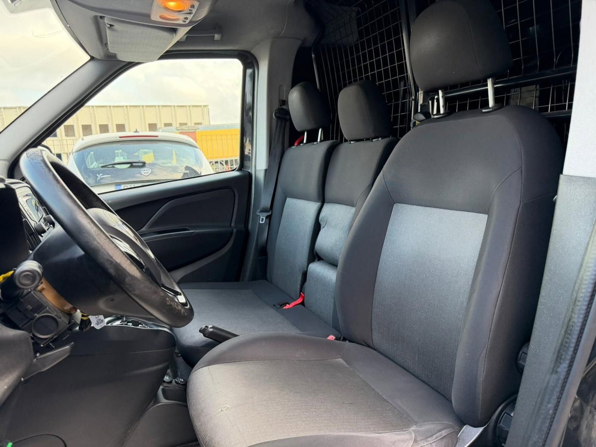 Fiat Doblò 1.6 MJT 16V 90CV Dualogic Emotion (8)
