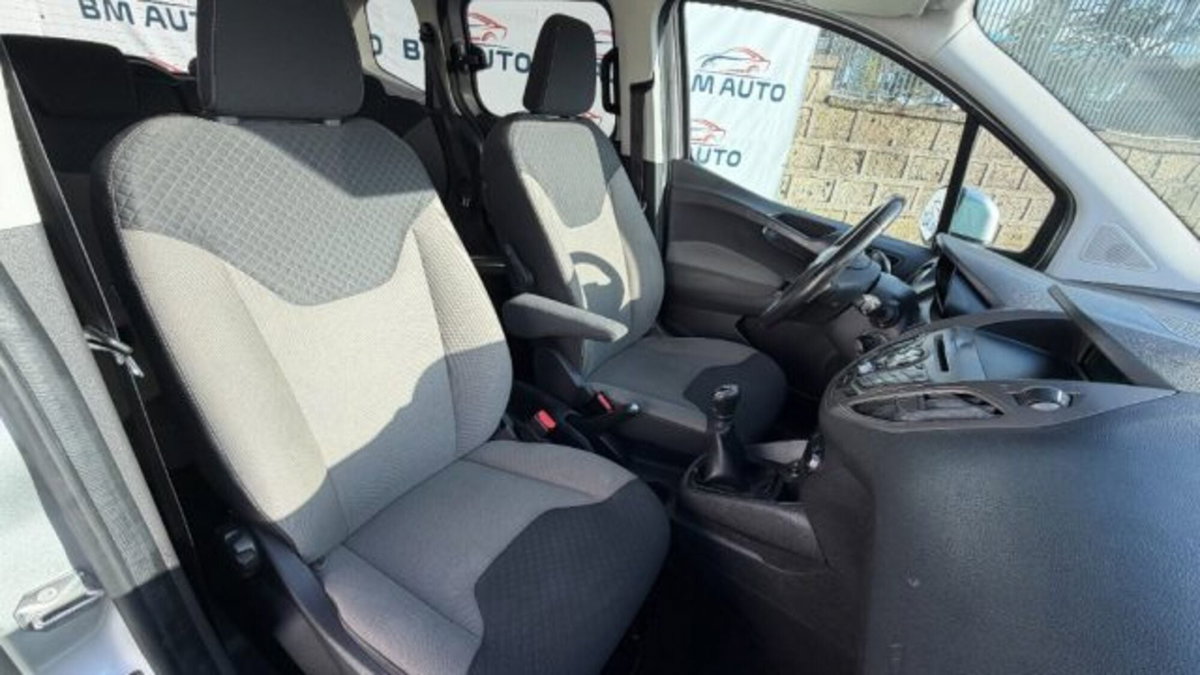 Ford Tourneo Courier 1.5 TDCI 75 CV Titanium (4)