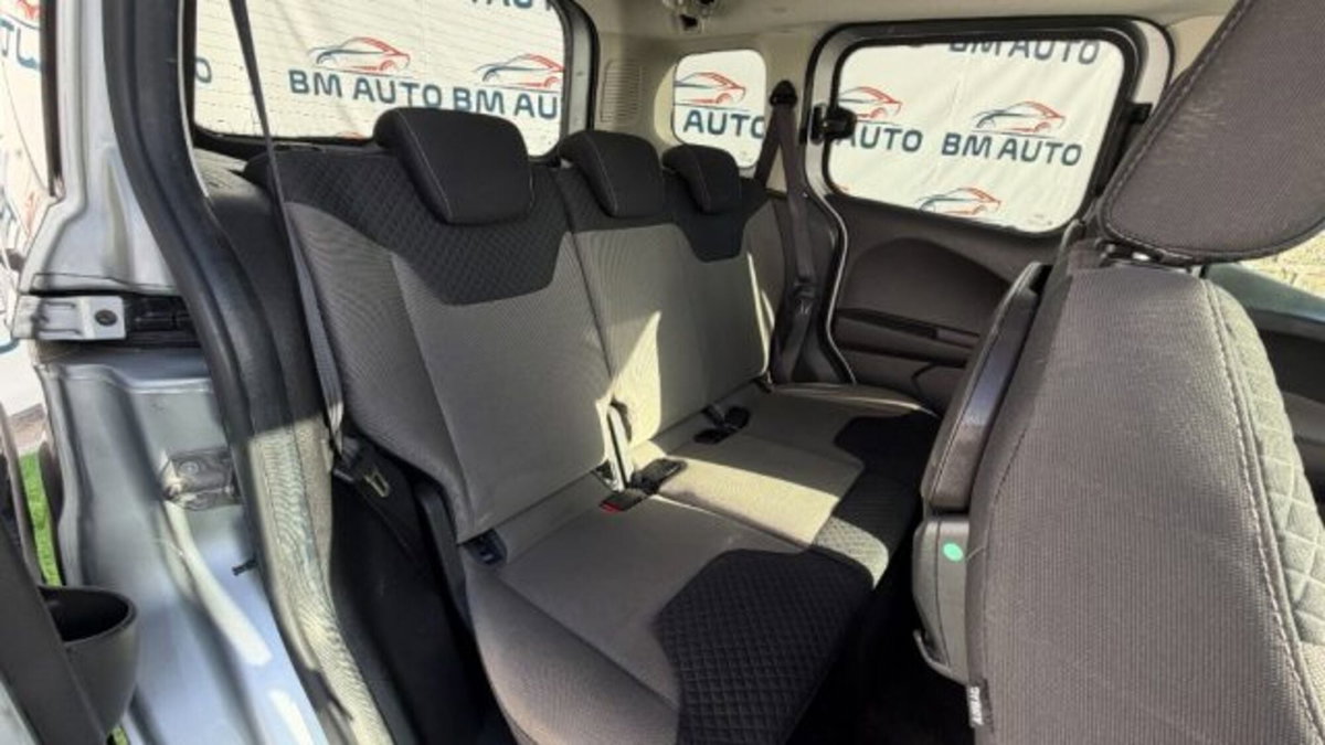 Ford Tourneo Courier 1.5 TDCI 75 CV Titanium (5)