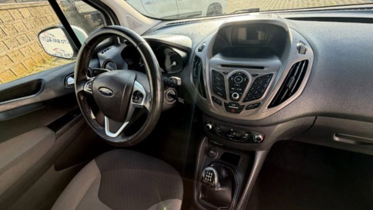 Ford Tourneo Courier 1.5 TDCI 75 CV Titanium (6)