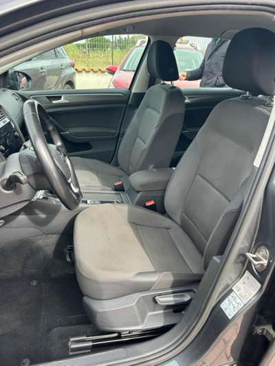 Volkswagen Golf Variant 1.6 TDI 115 CV DSG Business BlueMotion Tech. (9)