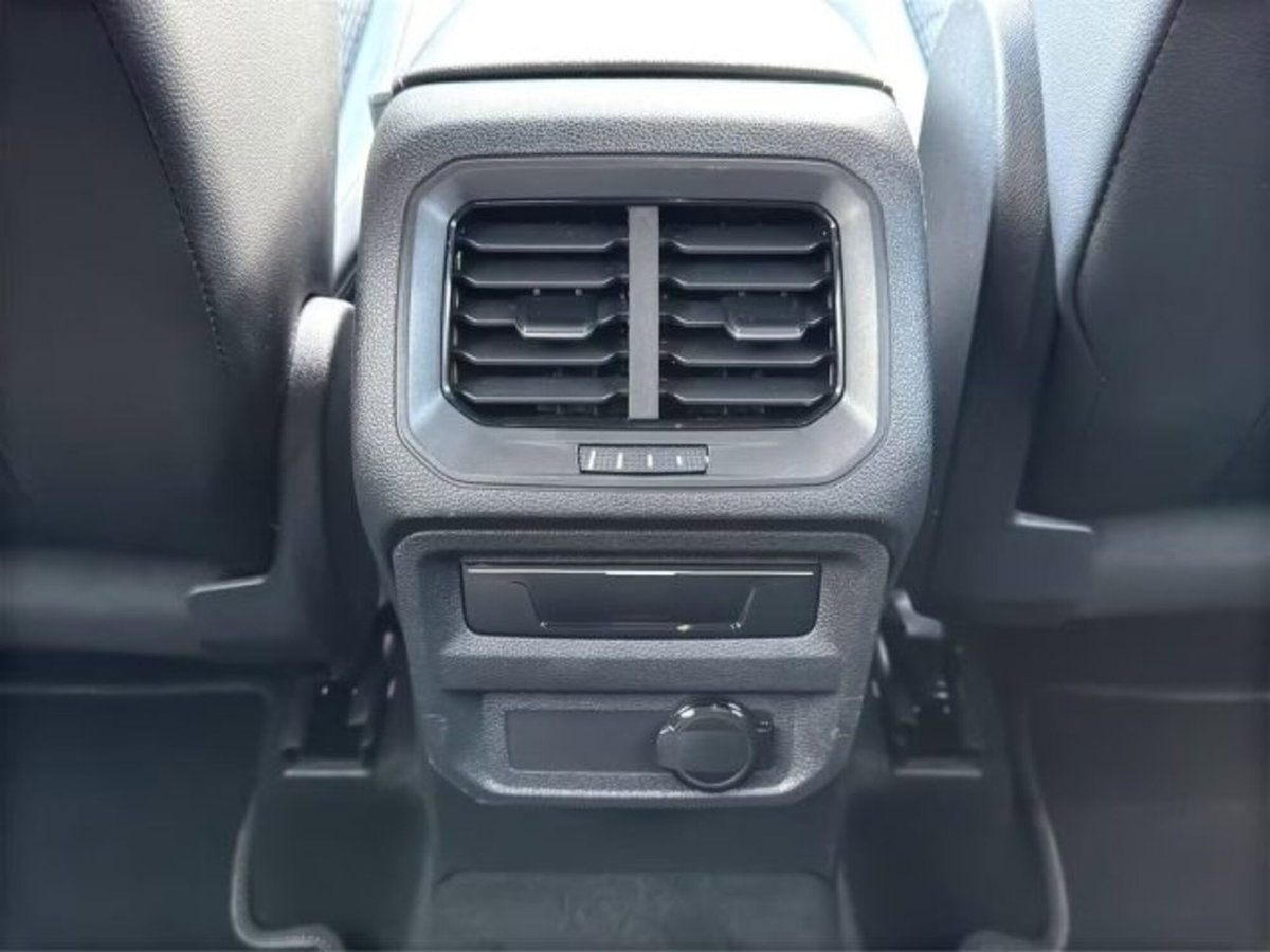 Volkswagen Tiguan Allspace 2.0 tdi R-Line 150cv dsg (16)