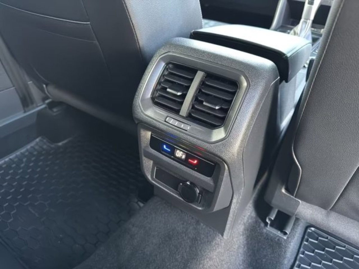 Volkswagen Tiguan 2.0 tdi R-Line 150cv dsg (18)