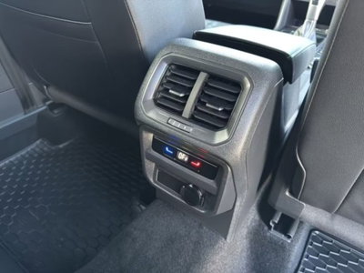 Volkswagen Tiguan 2.0 tdi R-Line 150cv dsg (18)