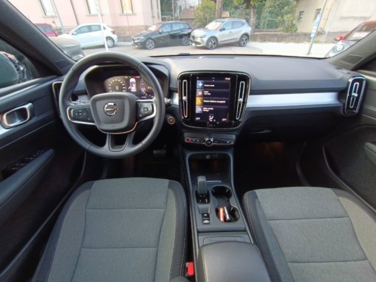 Volvo XC40 T3 Geartronic Momentum Pro (6)