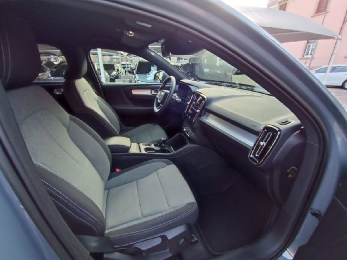 Volvo XC40 T3 Geartronic Momentum Pro (7)