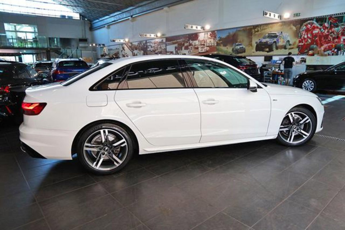 Audi A4 30 2.0 tdi mhev S line edition 136cv s-tronic (10)