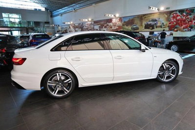 Audi A4 30 2.0 tdi mhev S line edition 136cv s-tronic (10)