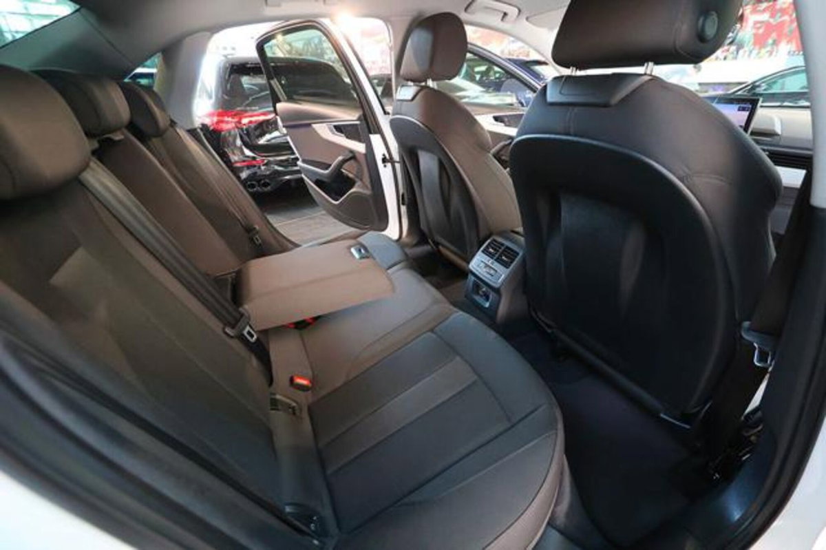 Audi A4 30 2.0 tdi mhev S line edition 136cv s-tronic (18)