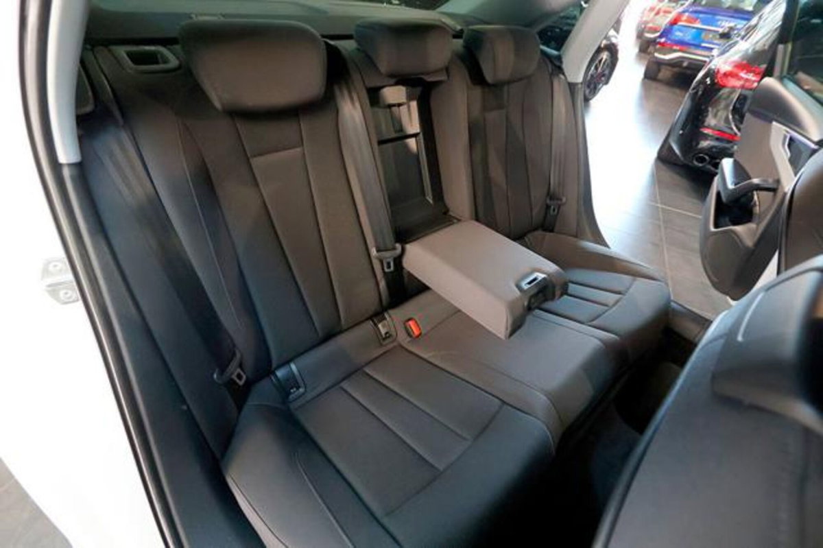 Audi A4 30 2.0 tdi mhev S line edition 136cv s-tronic (19)