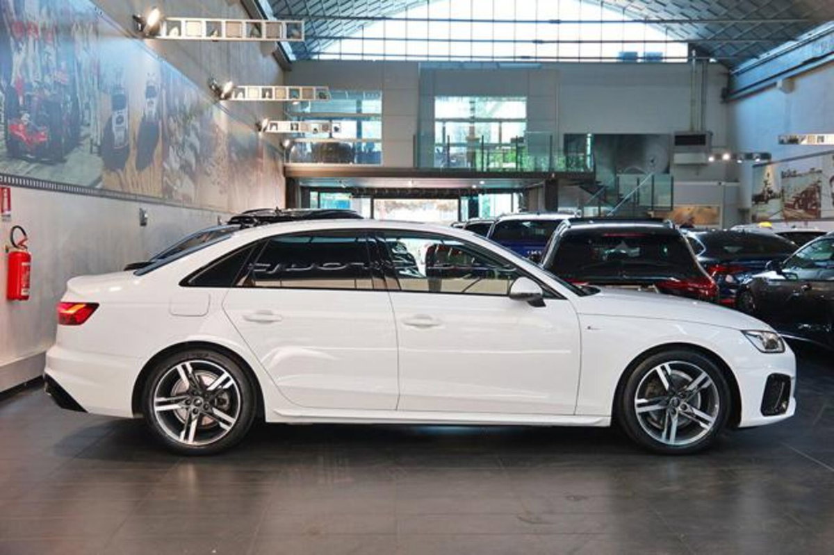 Audi A4 30 2.0 tdi mhev S line edition 136cv s-tronic (2)