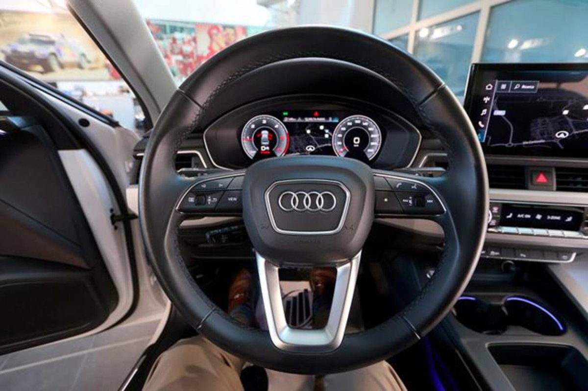 Audi A4 30 2.0 tdi mhev S line edition 136cv s-tronic (20)