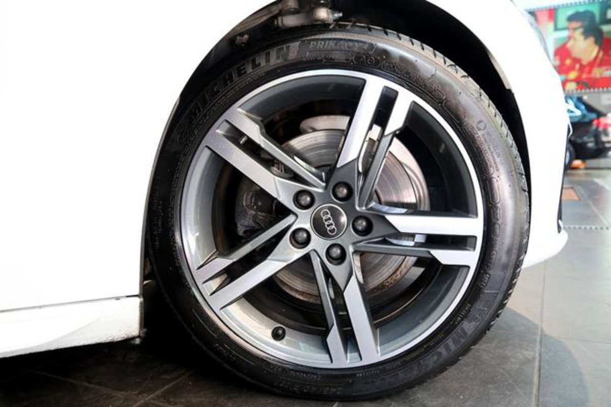 Audi A4 30 2.0 tdi mhev S line edition 136cv s-tronic (6)