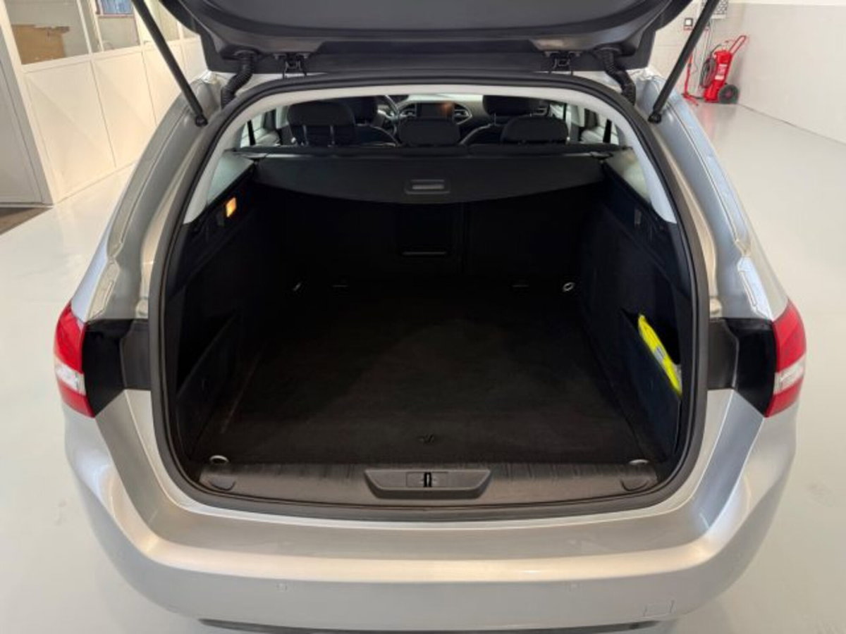 Peugeot 308 SW BlueHDi 120 S&S EAT6 Business (14)
