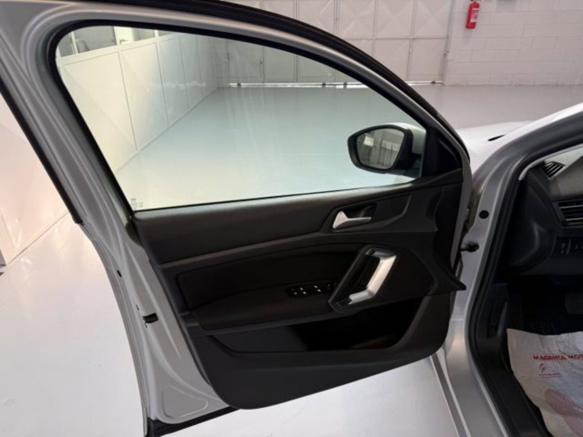 Peugeot 308 SW BlueHDi 120 S&S EAT6 Business (15)