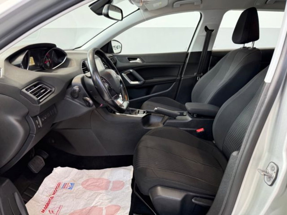 Peugeot 308 SW BlueHDi 120 S&S EAT6 Business (16)