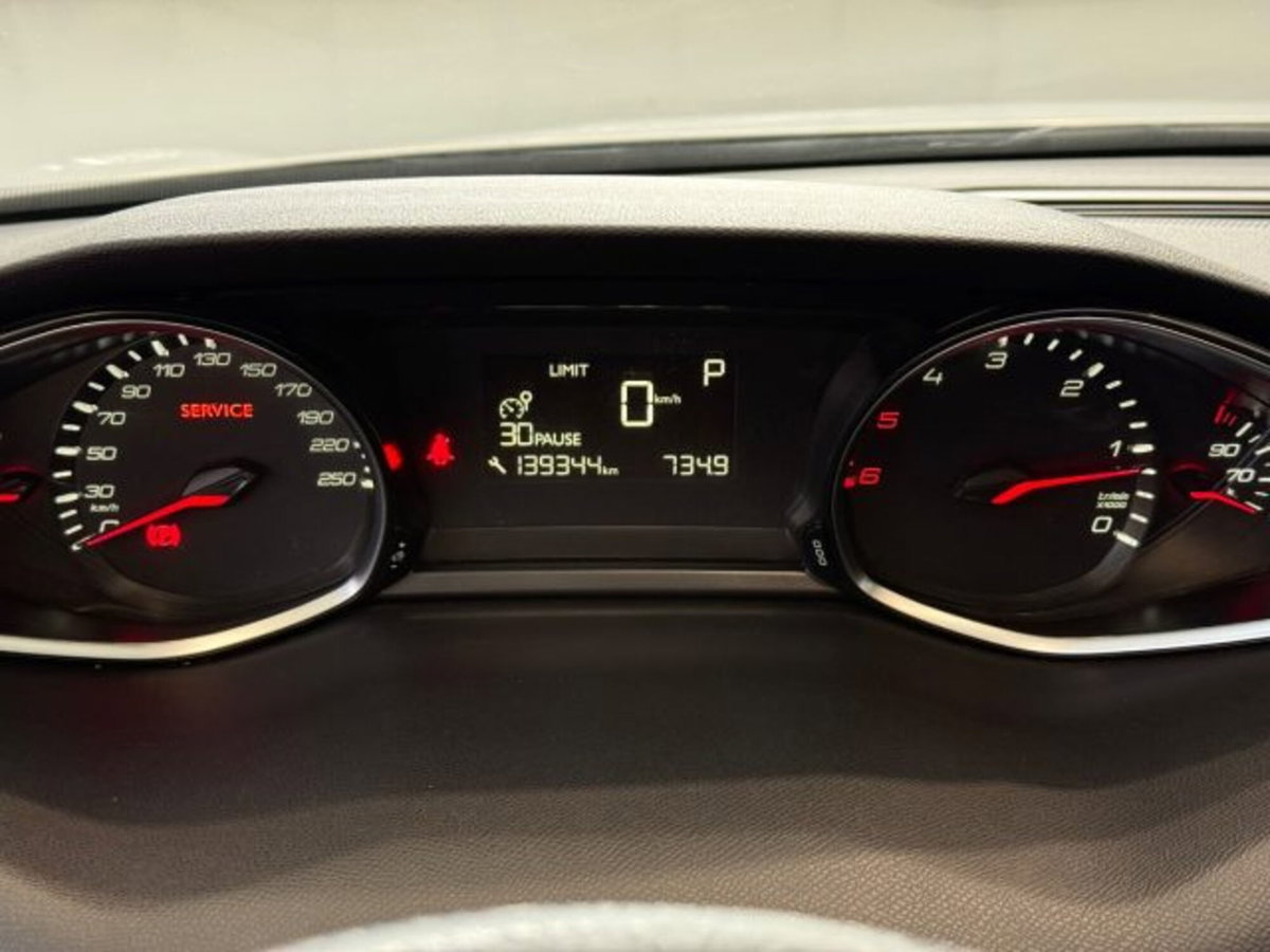 Peugeot 308 SW BlueHDi 120 S&S EAT6 Business (19)