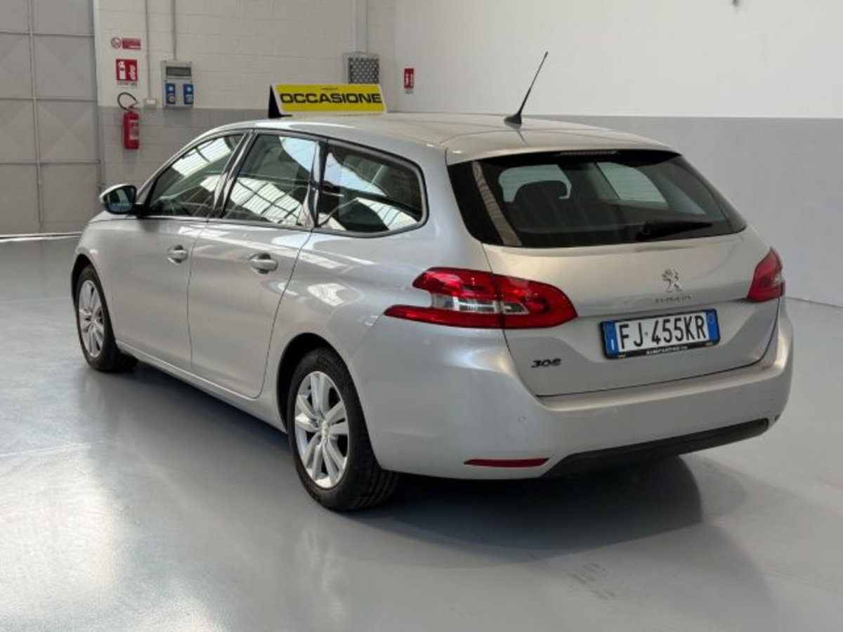 Peugeot 308 SW BlueHDi 120 S&S EAT6 Business (7)