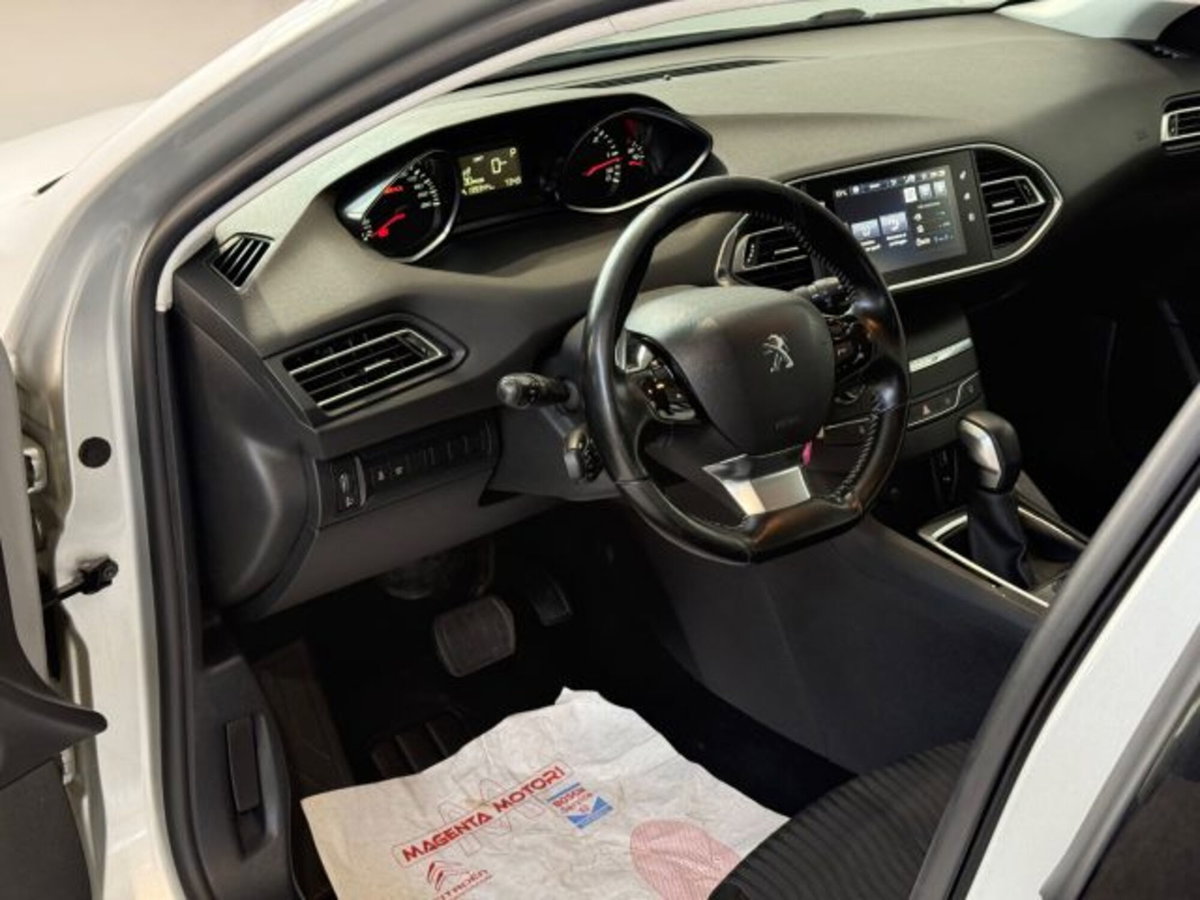 Peugeot 308 SW BlueHDi 120 S&S EAT6 Business (9)
