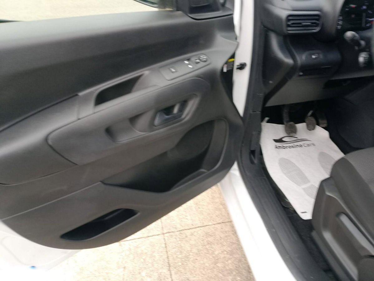 Toyota Proace City Furgone City 1.5D 100cv S&S L2 S Comfort (15)