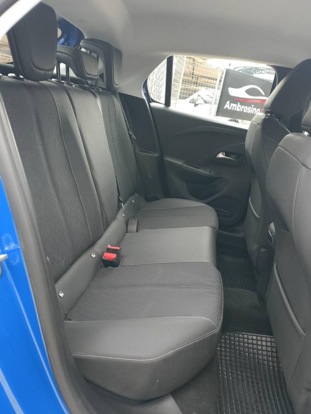 Opel Corsa 1.0 2 porte (10)