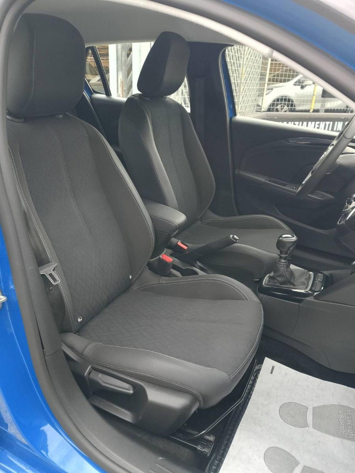 Opel Corsa 1.0 2 porte (9)