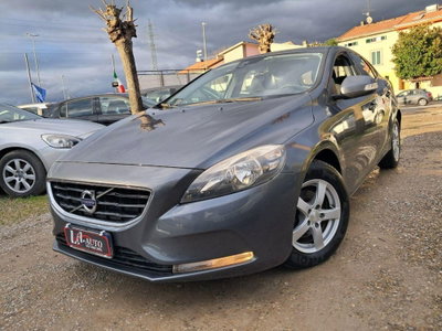 Volvo V40 D2 1.6 Summum (2)