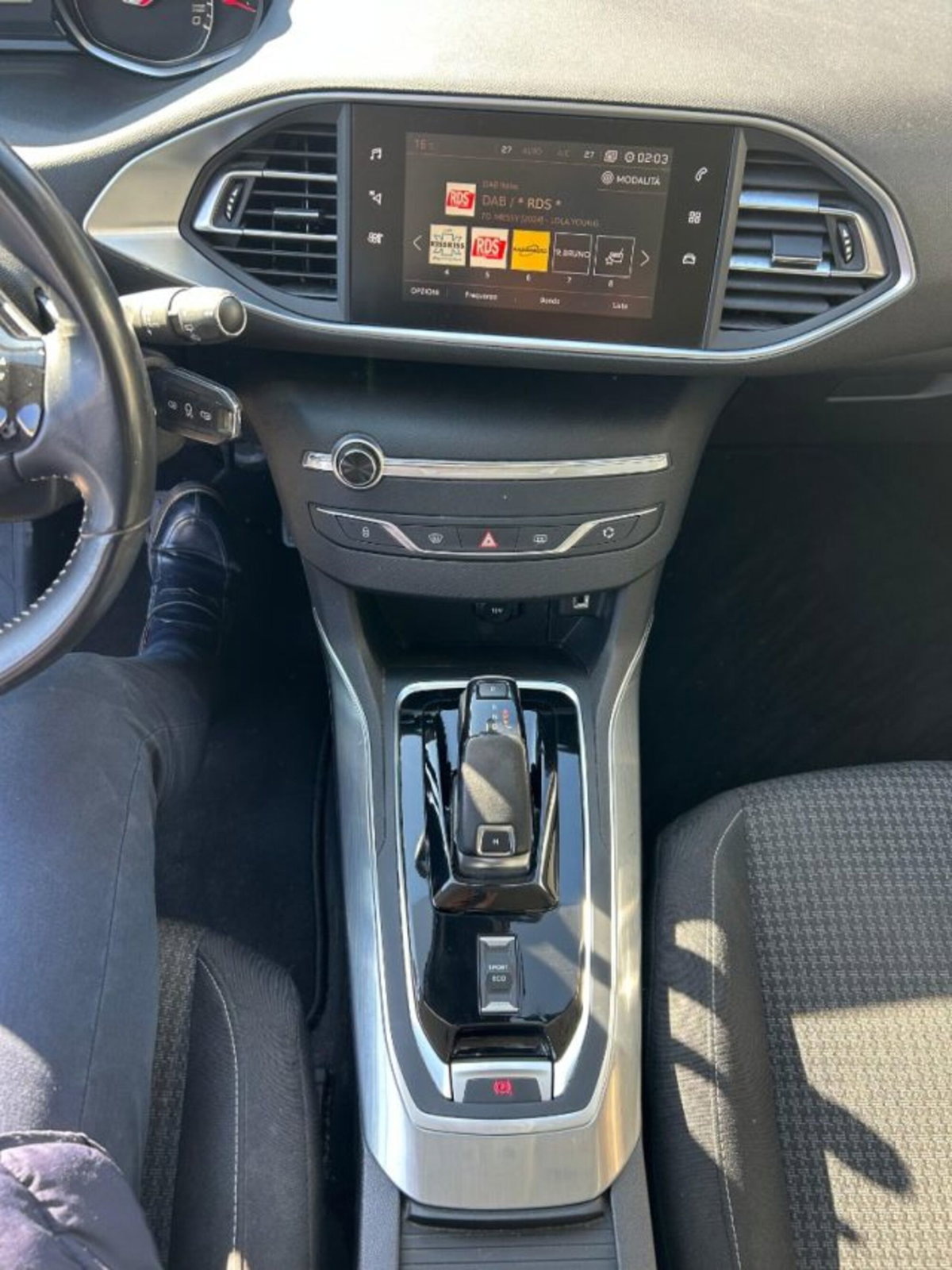 Peugeot 308 SW BlueHDi 130 S&S EAT6 Business (11)
