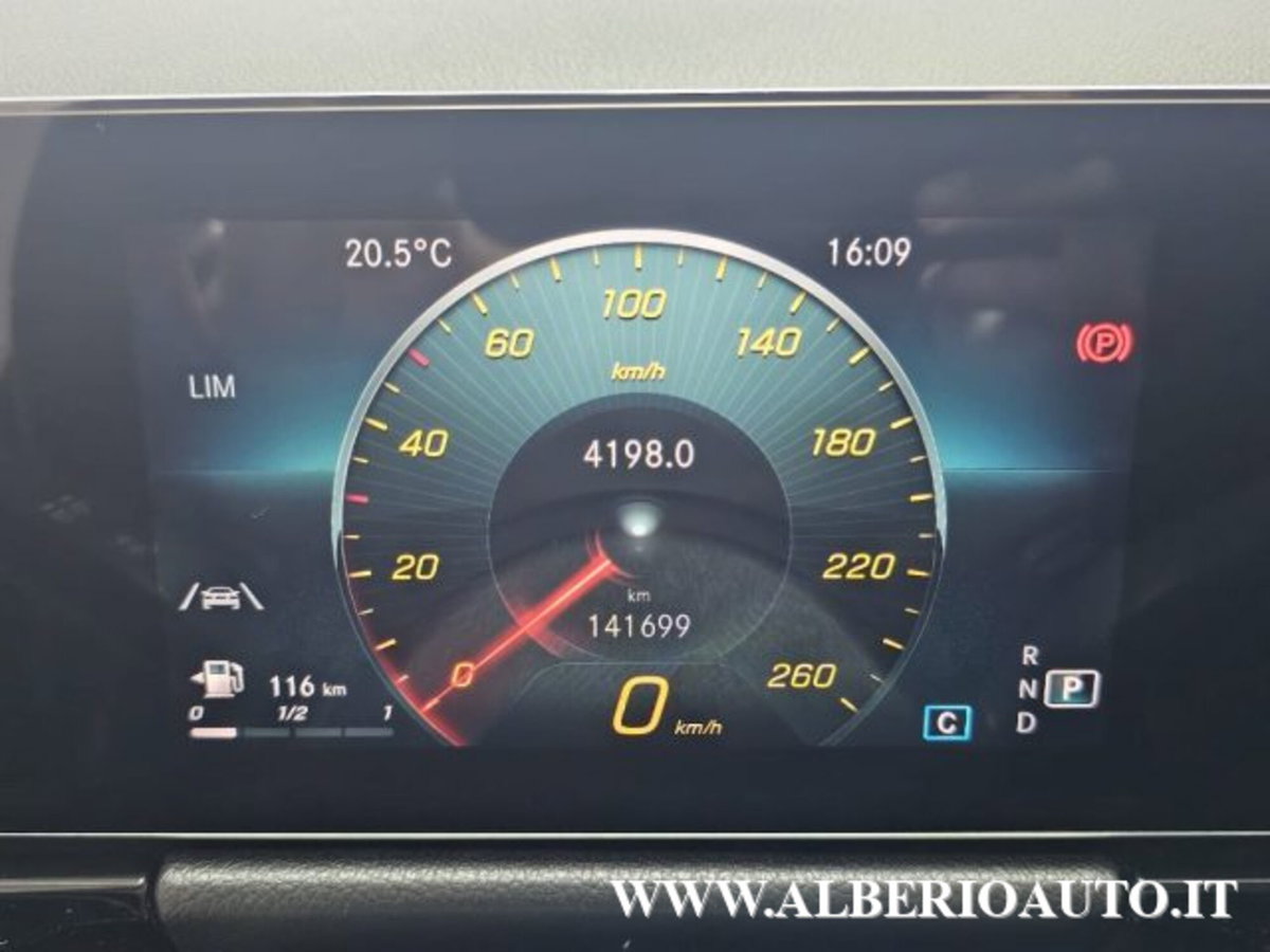 Mercedes-Benz GLA SUV 200 d Automatic Business (20)