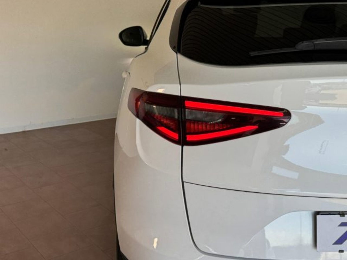 Alfa Romeo Stelvio Stelvio 2.2 Turbodiesel 180 CV AT8 Q4 Super (14)