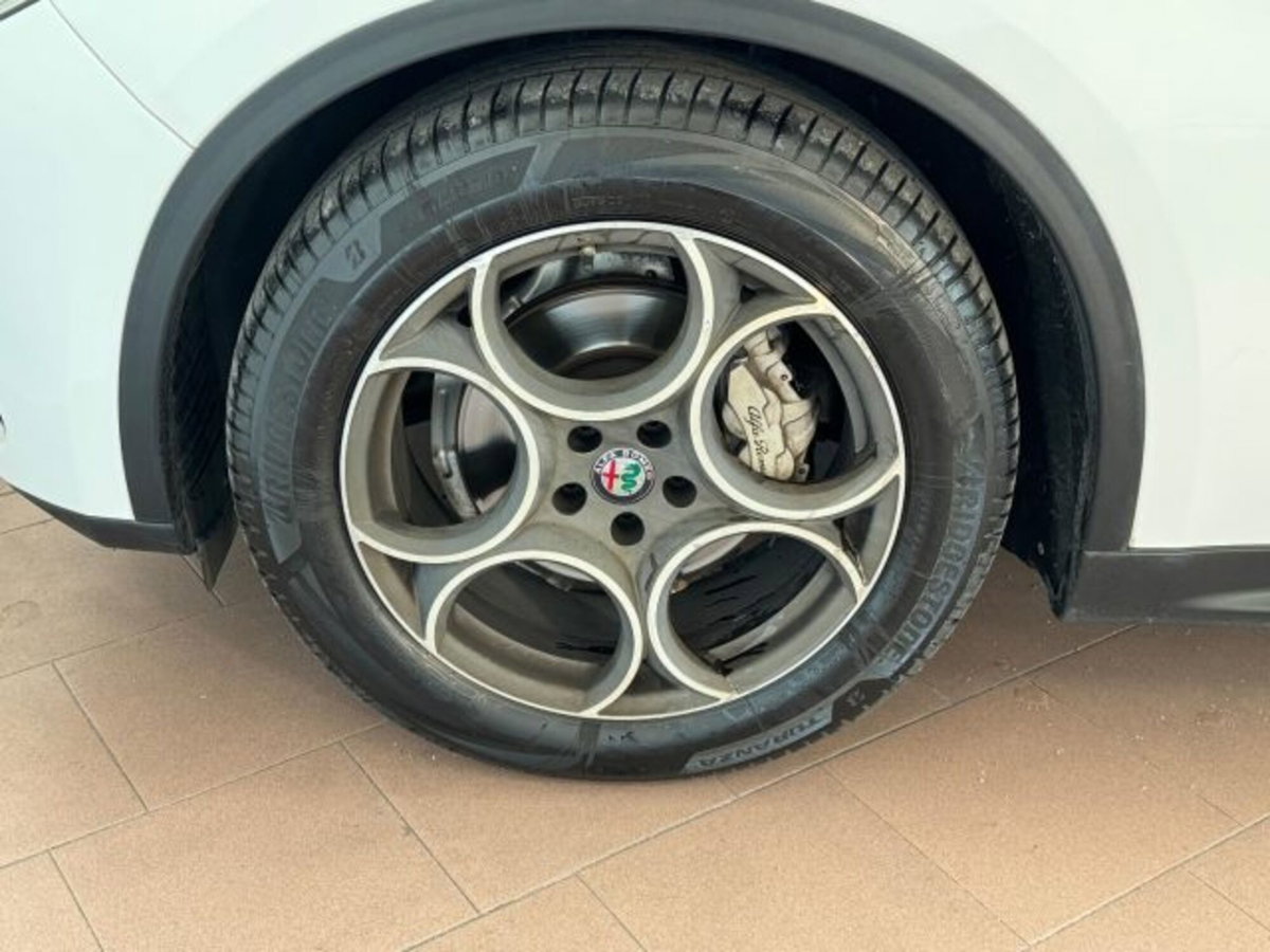 Alfa Romeo Stelvio Stelvio 2.2 Turbodiesel 180 CV AT8 Q4 Super (16)