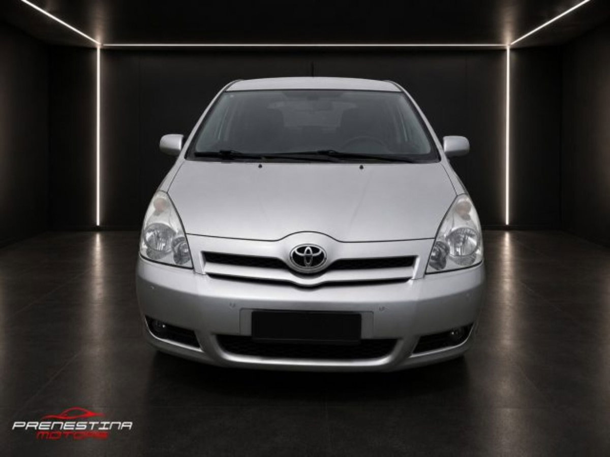 Toyota Corolla Verso 2.2 16V D-4D DPF Sol (4)