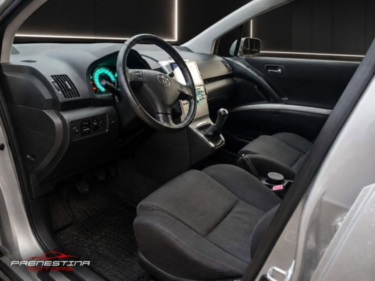 Toyota Corolla Verso 2.2 16V D-4D DPF Sol (7)