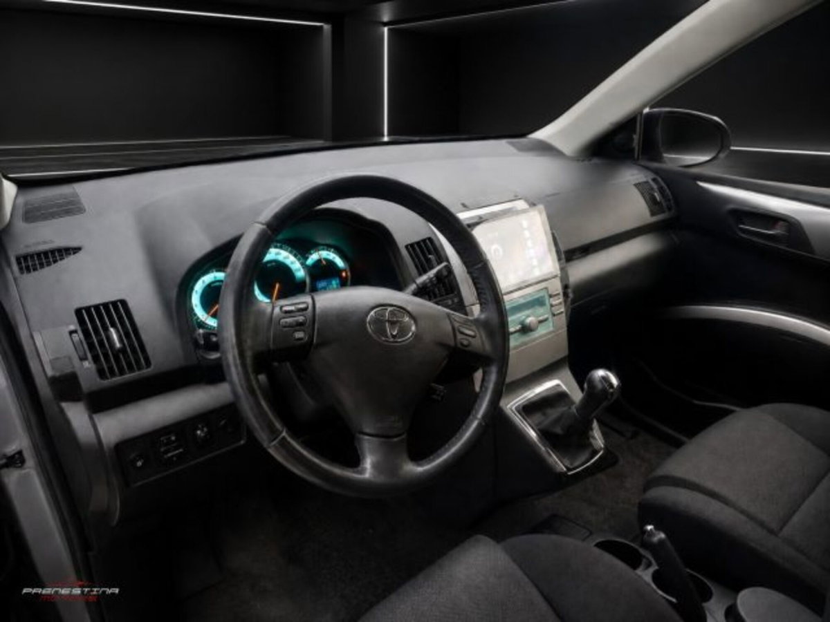 Toyota Corolla Verso 2.2 16V D-4D DPF Sol (8)