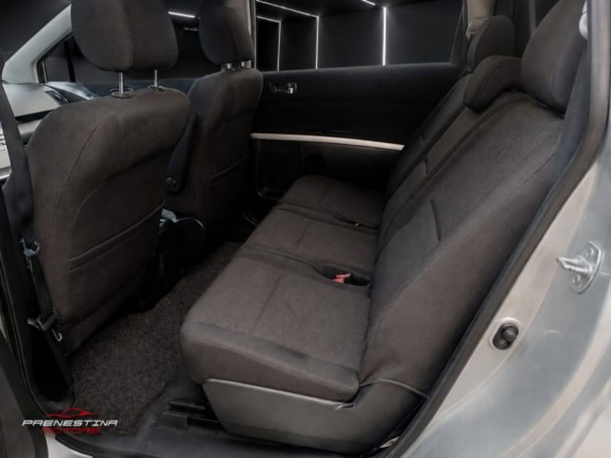 Toyota Corolla Verso 2.2 16V D-4D DPF Sol (9)