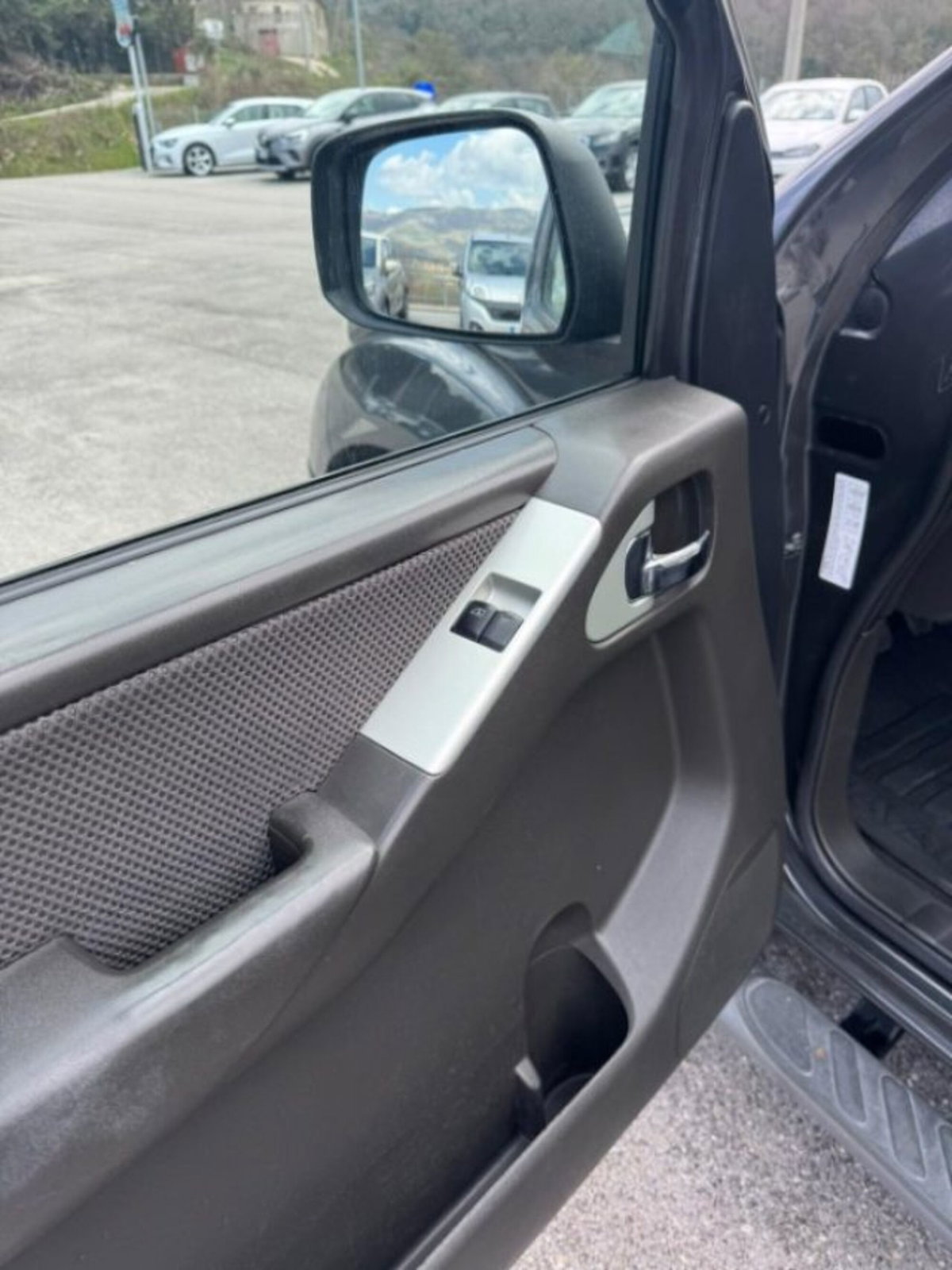 Nissan Navara 2.5 dCi 2 porte King Cab XE (14)