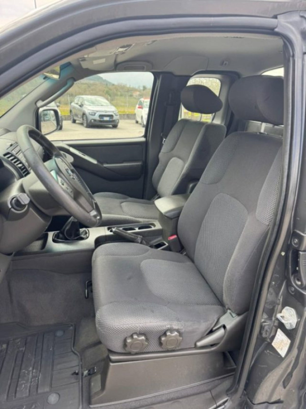 Nissan Navara 2.5 dCi 2 porte King Cab XE (4)