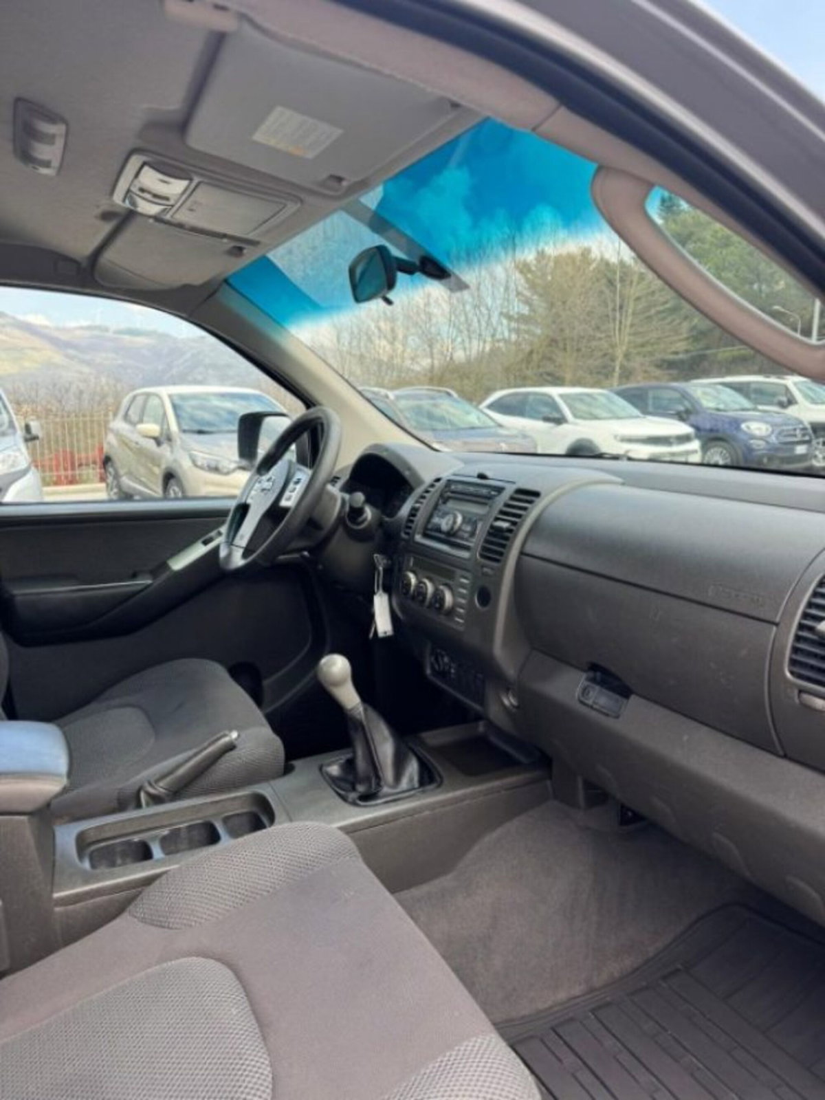 Nissan Navara 2.5 dCi 2 porte King Cab XE (7)