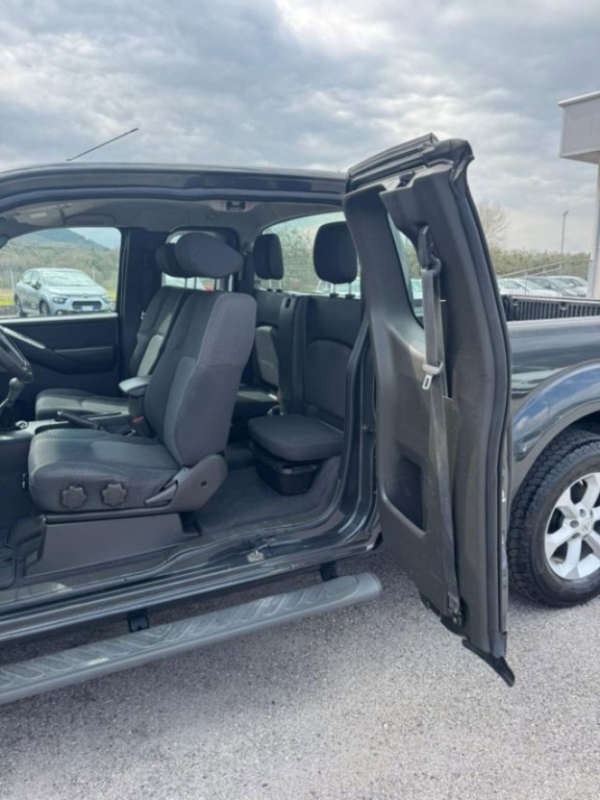 Nissan Navara 2.5 dCi 2 porte King Cab XE (8)