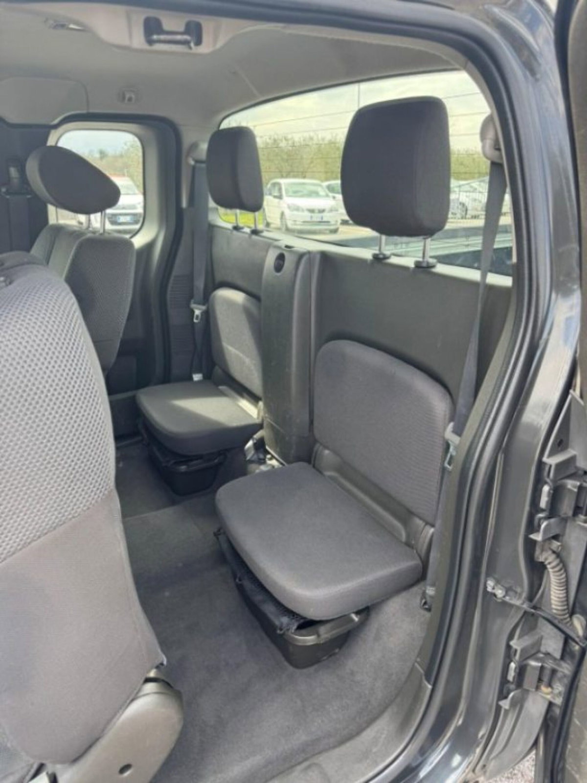 Nissan Navara 2.5 dCi 2 porte King Cab XE (9)