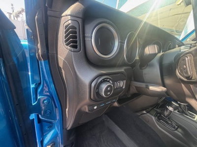 Jeep Wrangler Unlimited 2.0 Turbo Sahara (17)