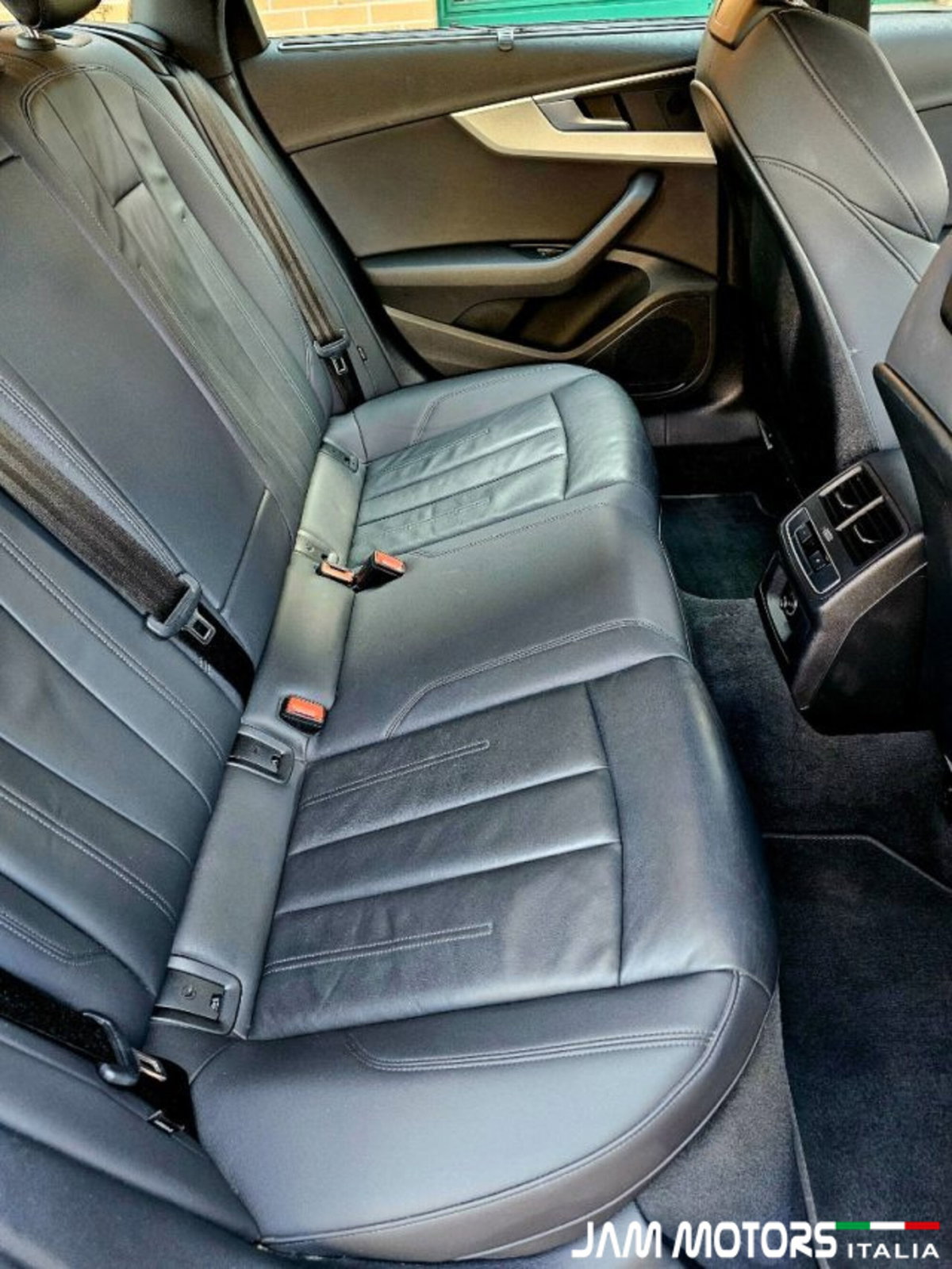 Audi A4 Avant 40 TDI quattro S tronic S line edition (12)