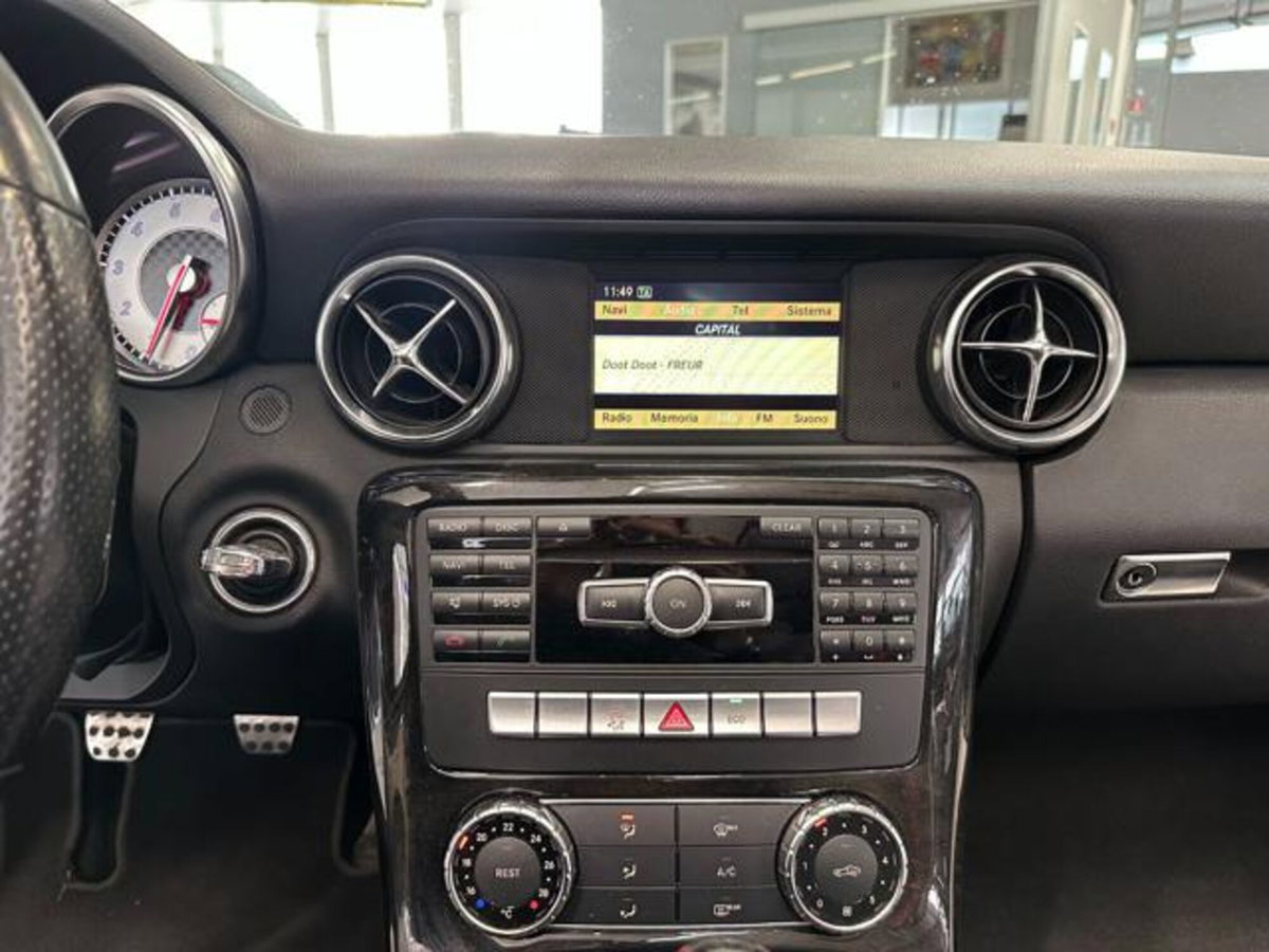 Mercedes-Benz SLK 200 CGI Premium (12)