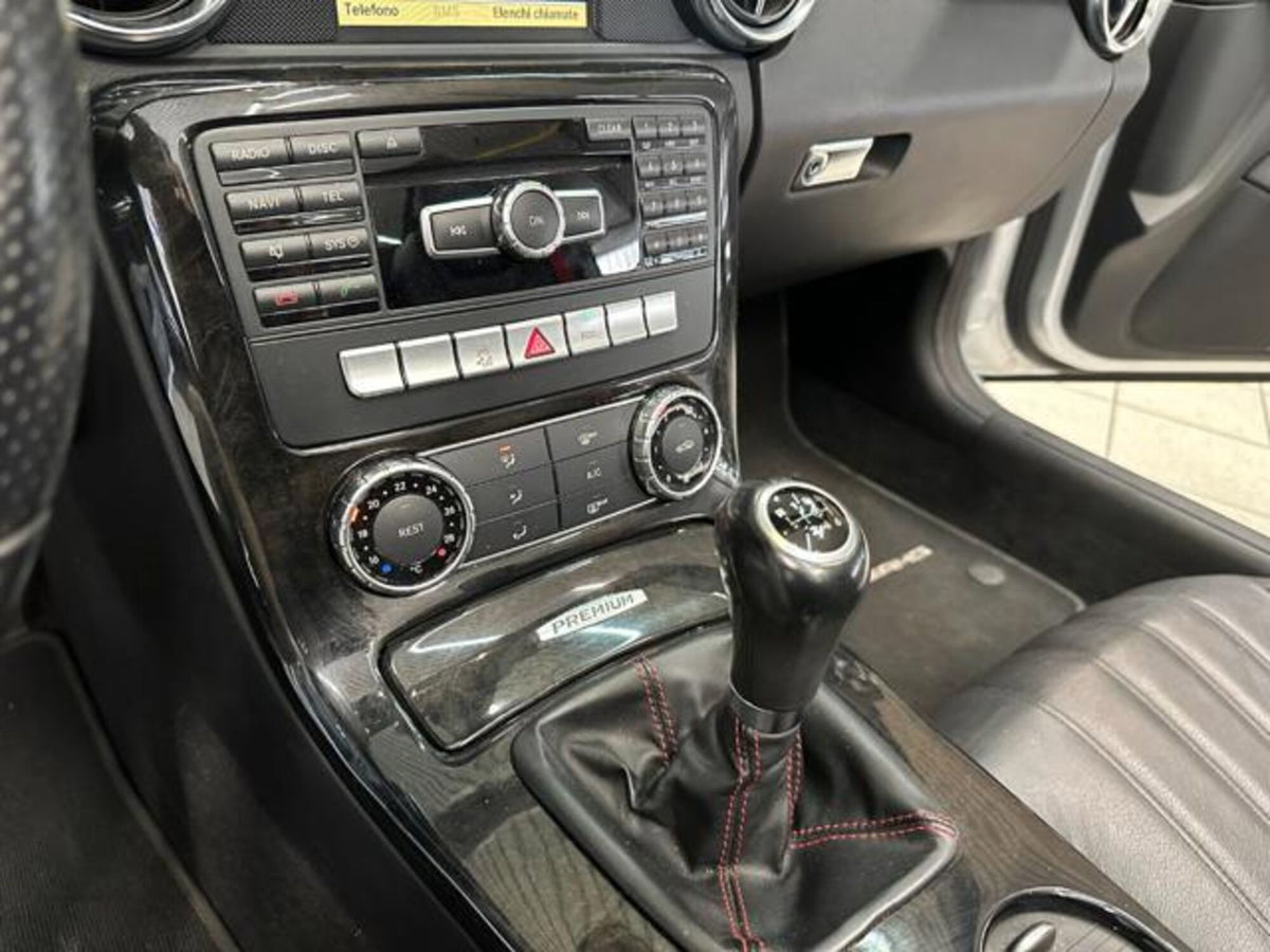 Mercedes-Benz SLK 200 CGI Premium (13)