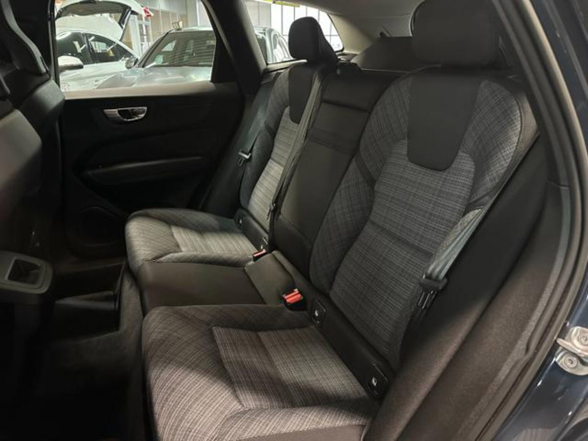 Volvo XC60 B4 automatico Core (11)