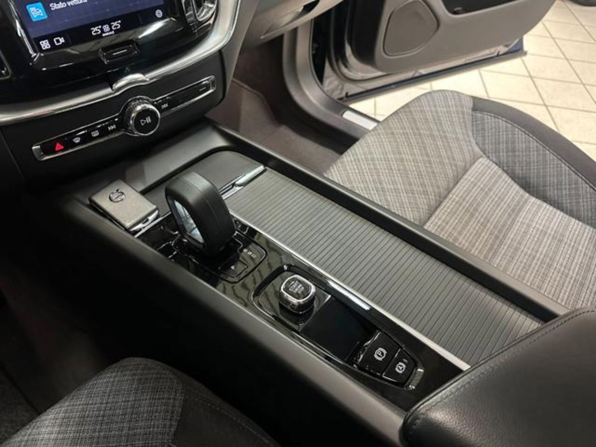 Volvo XC60 B4 automatico Core (14)