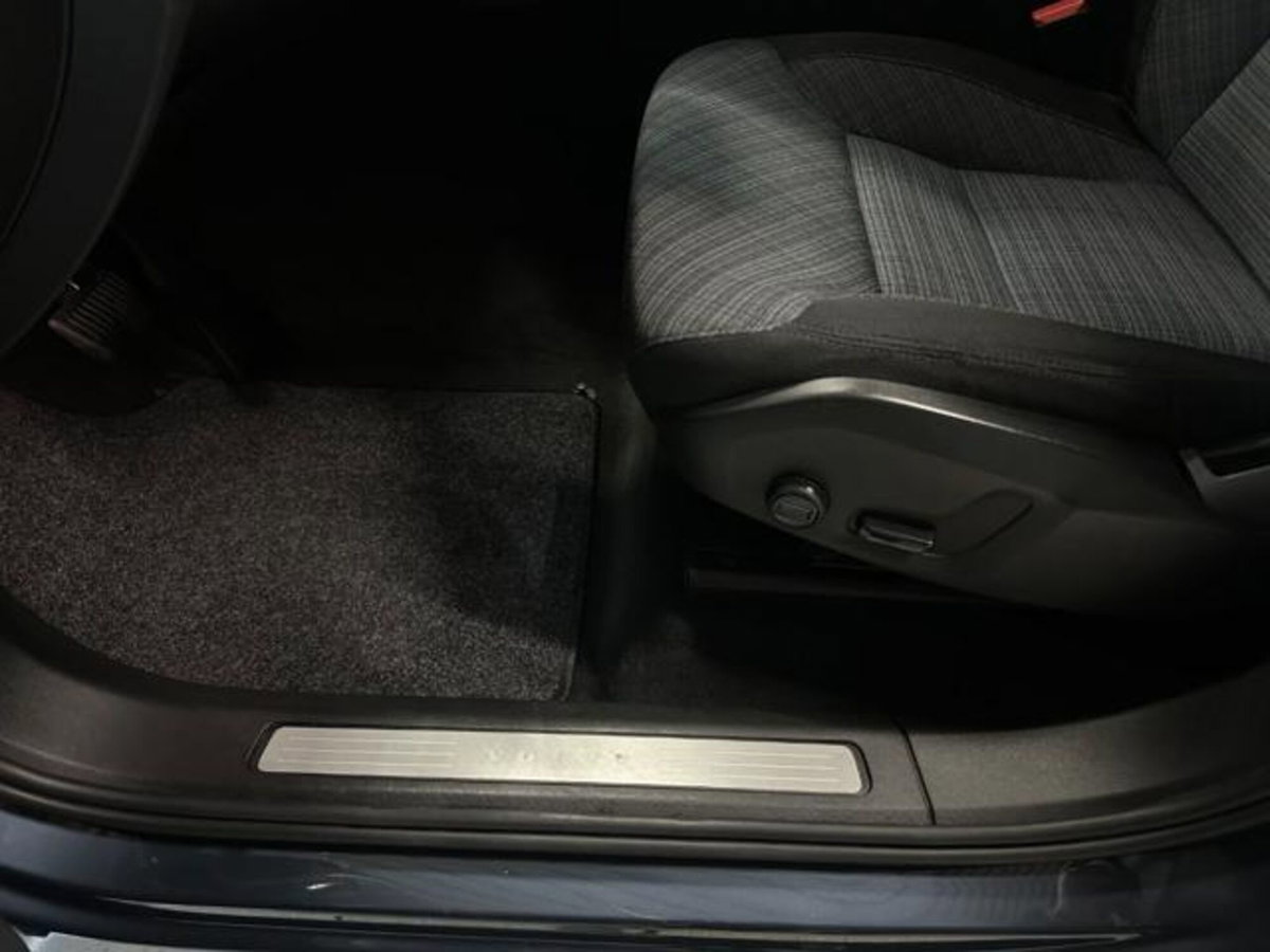 Volvo XC60 B4 automatico Core (19)