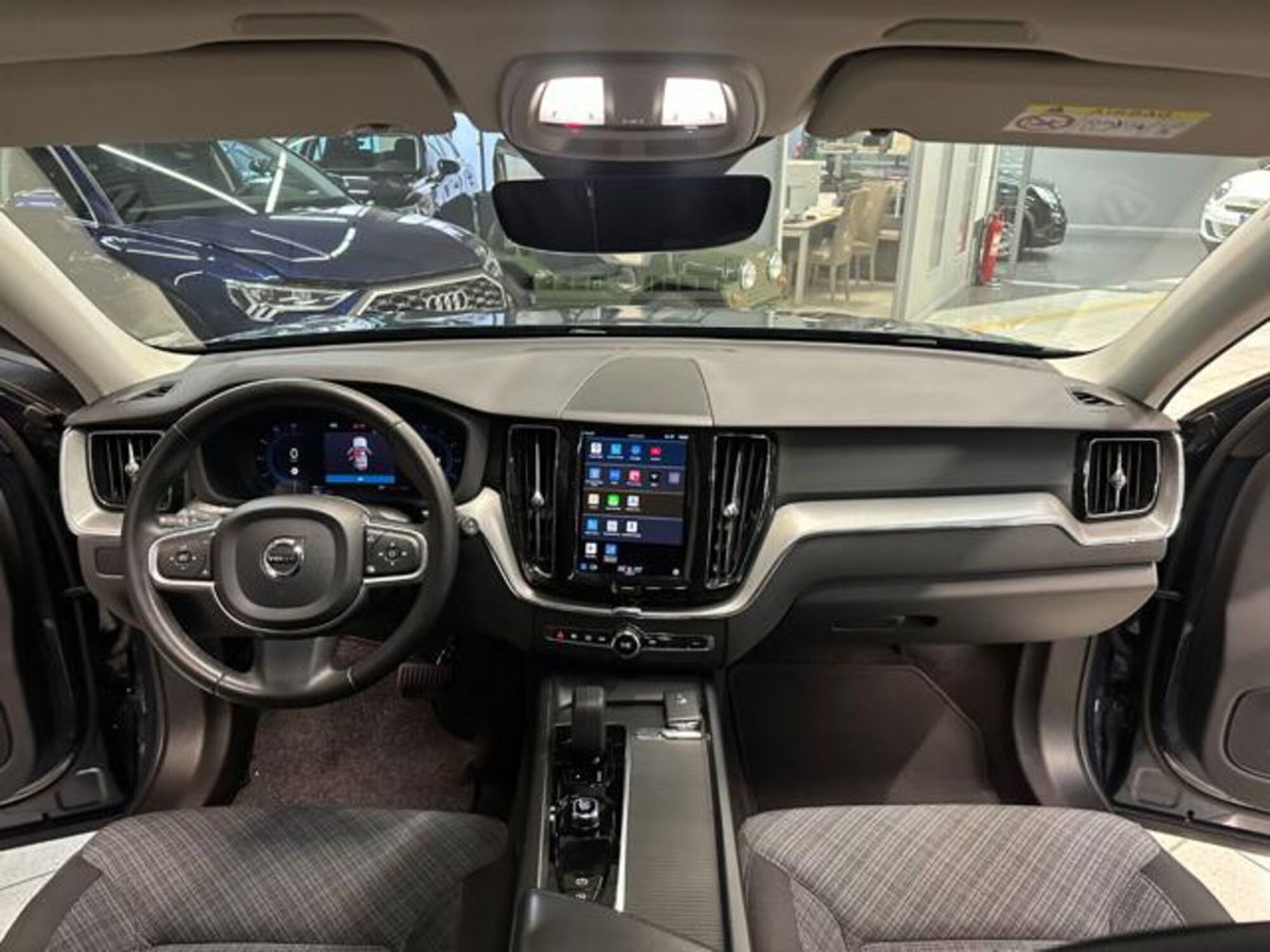 Volvo XC60 B4 automatico Core (8)